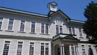 白亜の建物です