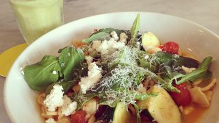 原宿の東急プラザにある都会のbills