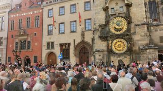 毎時00分が近づくと大変混みあいます☆