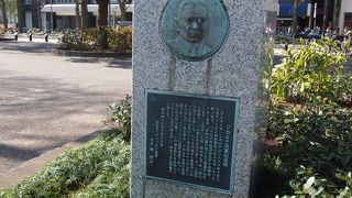 山下公園内にあります