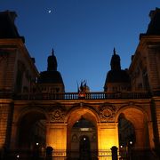 夜景も綺麗な市庁舎