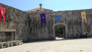 何故かマスクの装飾がされてました