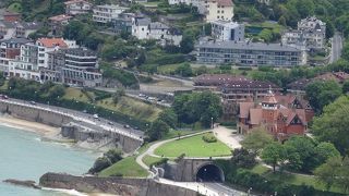 コンチャ湾沿岸を走る、とても気持ちのよい海岸です。