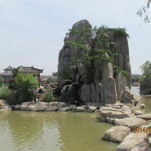 鵞池のある庭園。