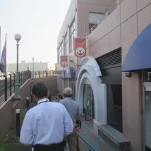 チケット売り場が「汐入ターミナル」として立派になっていました