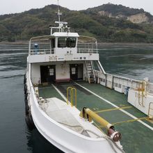 能島と、臨時運航船