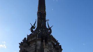 カタルーニャ広場から歩けます