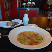 夜、併設レストランで頂いたスープ。勿論別料金。