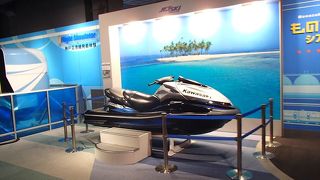 、海の乗り物のジェットスキーや陸のバイク等、様々な乗り物が展示されていて、触って、乗ることもできるので、おすすめです。