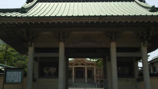 偉人たちが眠るお寺