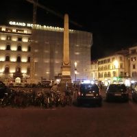 夜のスタツィオーネ広場