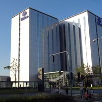 空港から撮影。すぐそば。冬でも通路を使って快適アクセス可能