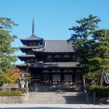 修学旅行の定番撮影スポット。西院伽藍遠景です。