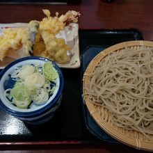 天ぷらせいろ、おかみによると10秒で切れる。