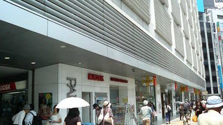 西武と並ぶ池袋駅東口の顔