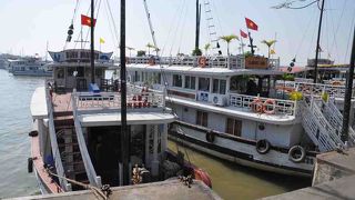 申し込み場所、ランチのレベルなどによって価格はさまざま