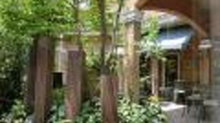 お庭が素敵なレストラン