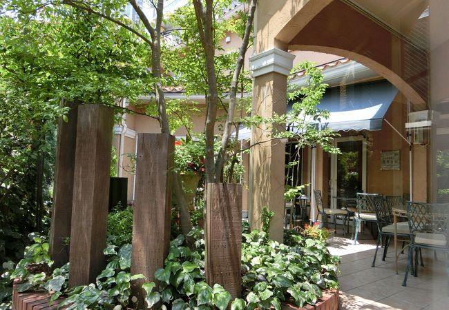 お庭が素敵なレストラン