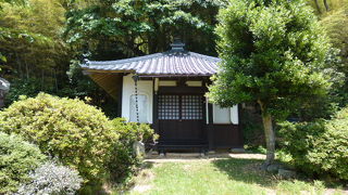 阿国通り沿いにあります