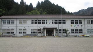 小川小学校・・・いい雰囲気の木造校舎