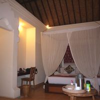 左奥が、荷物置き＆洗面所と、バスルーム