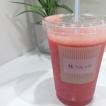 ゆっくり落ち着いて店内で飲めます