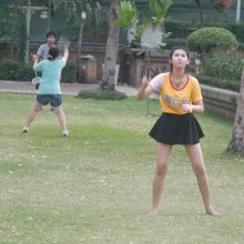 バドミントンをする人達