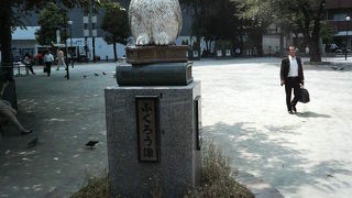 駅前の喧騒から離れた憩いの場