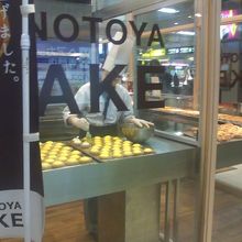 チーズタルトは焼きたてを購入できます