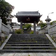 東浦町緒川にある紫陽花参道の見事なお寺です。