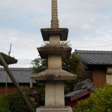 東浦町のお寺では何カ所か見かける阿育王塔。