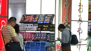 新幹線使用者はここでお土産を購入すべし