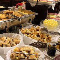 朝食広くないですが充実してます