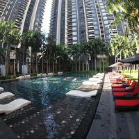 プールとホテル棟