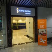 空港のはじのほうにあります