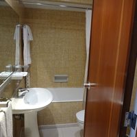 ちゃんとバスタブもありました。