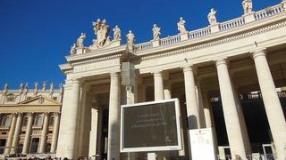 美しく、壮大な広場