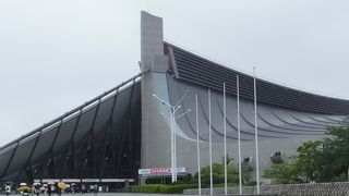 歴史的建築物でもある、体育館