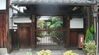 文子天満宮の向かいにあります