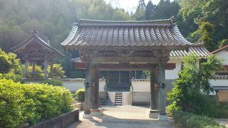 戦国大名の激しい争いを見てきた城門です