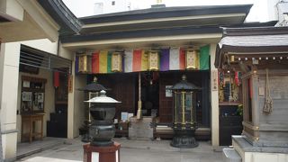 人形町通りのちょっと奥まった場所