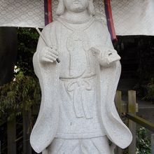 幼少期の菅原道真像。子供の神様の神社だからかな？