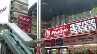 広く明るい館内を散策しました