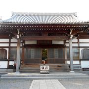 半田市亀崎の神前神社の東隣にあるお寺です。