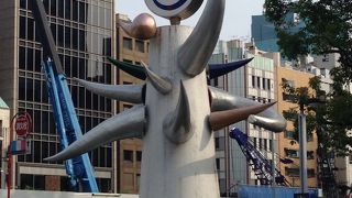 オブジェが目立つ公園