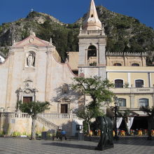 4月9日広場のサンジュゼッペ教会