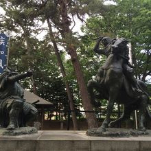 信玄・謙信一騎討ちの像