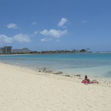 アラモアナ・ビーチ西側から見た景色