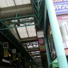 天井が高いので閉鎖感がありません。