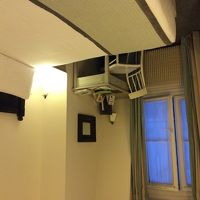 絵も飾ってありおしゃれな内装です